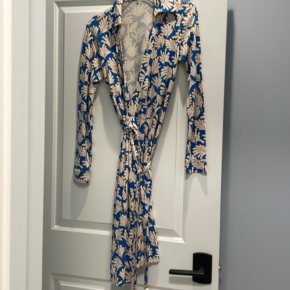 Diane Von Furstenberg blue and cream wrap dress. Size 8.